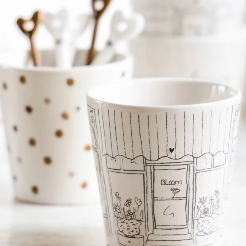 Bastion Collections Becher Window Shopping
