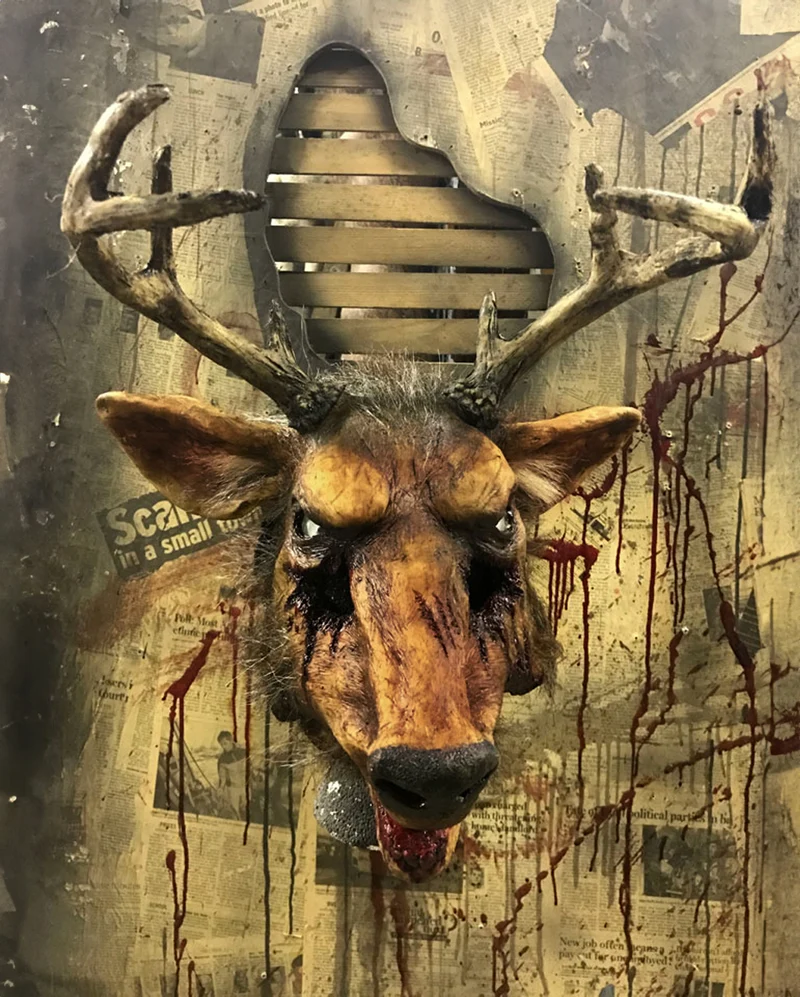 Behaarte, blutige Wildtöter Maske
