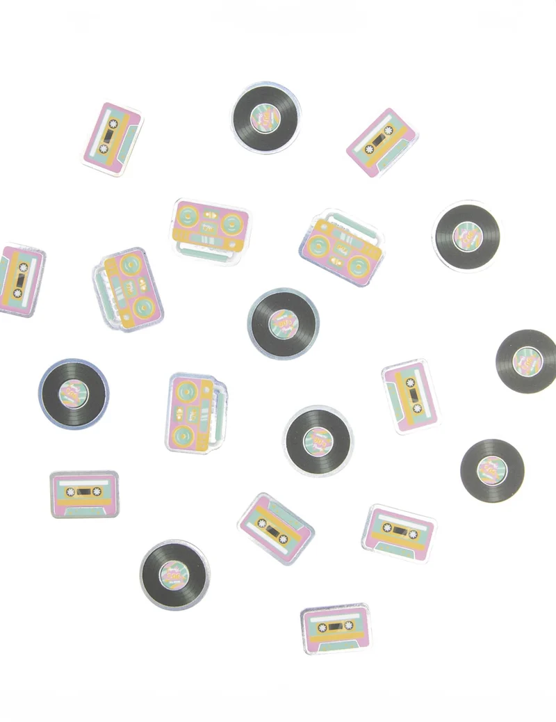 90er-Jahre-Kassette und Vinyl-Tischkonfetti