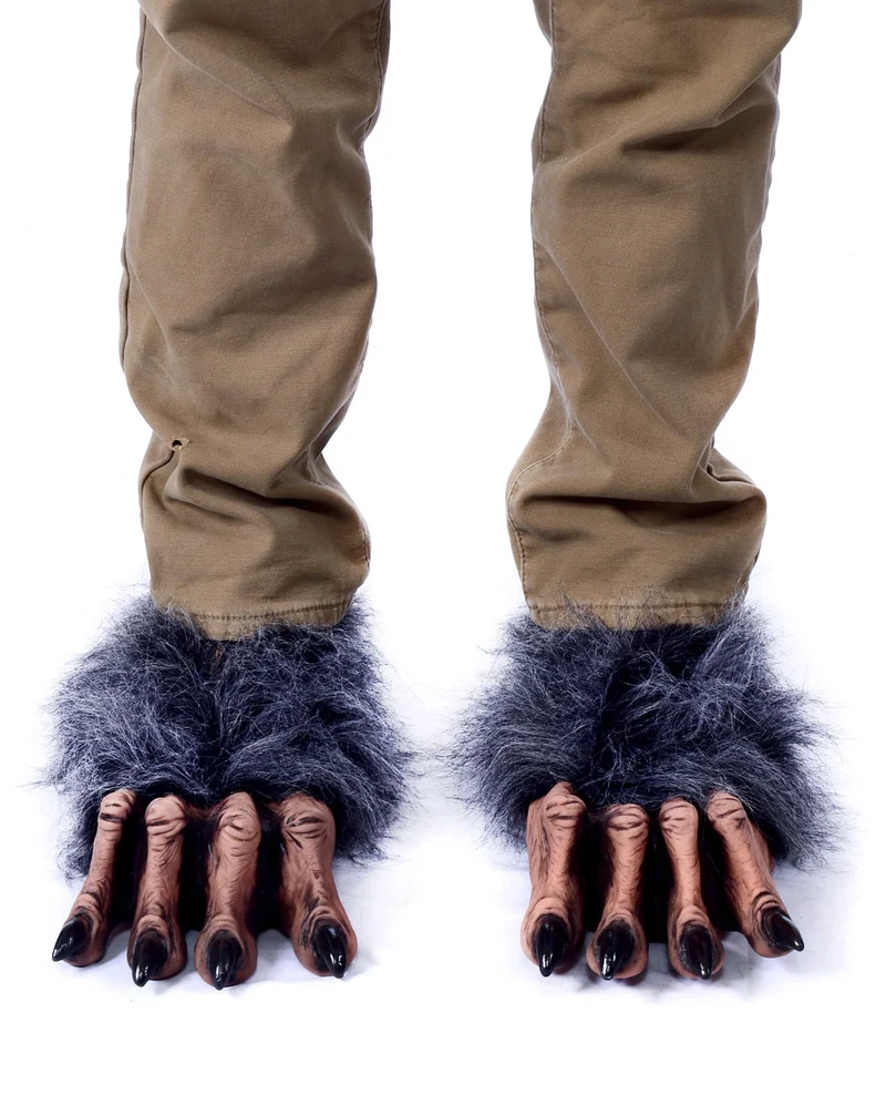 Frostgraue Werwolf Füße als Schuhüberzieher