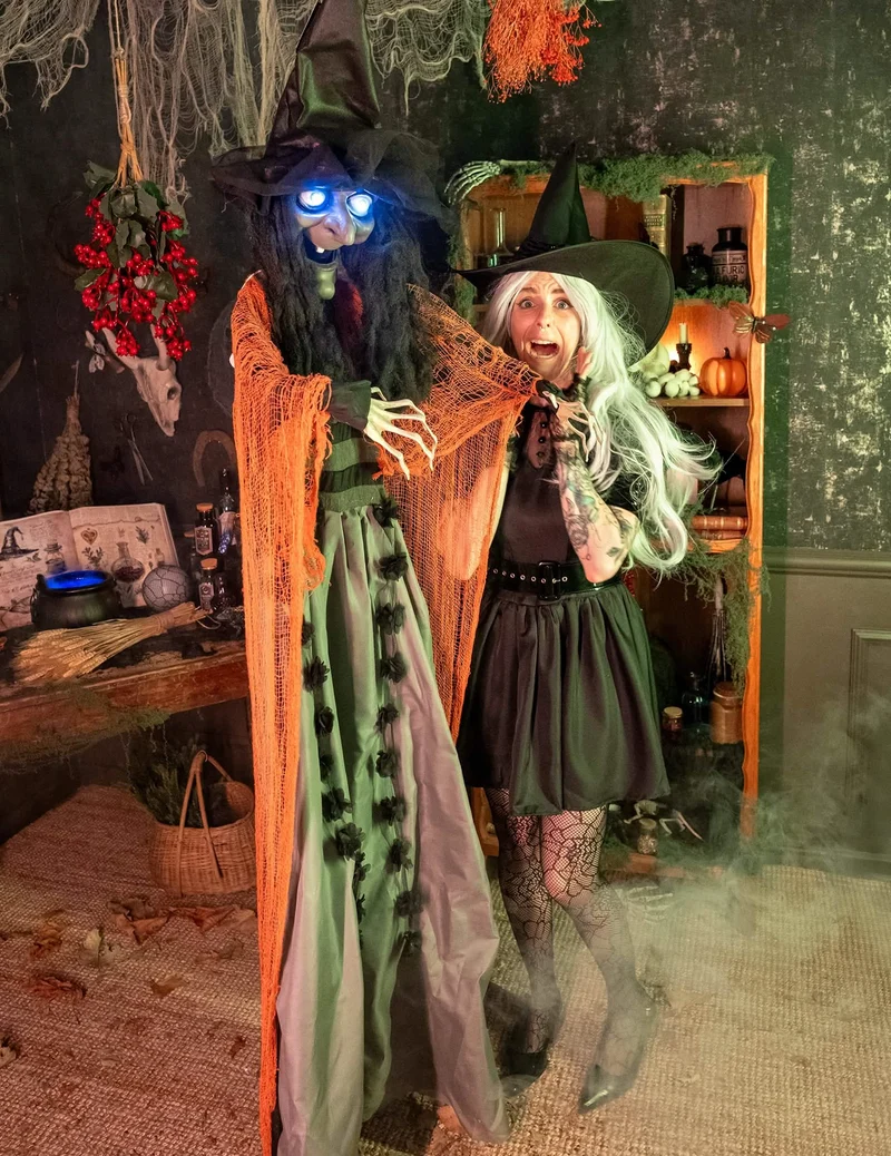 Animierte Hexen Dekoration 183cm