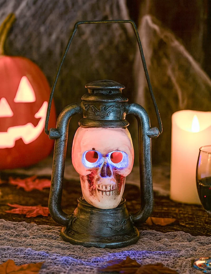 Leuchtende, gruselige Totenkopflaterne