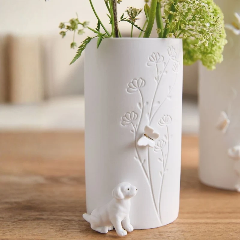 Räder Vase Hund sitzend