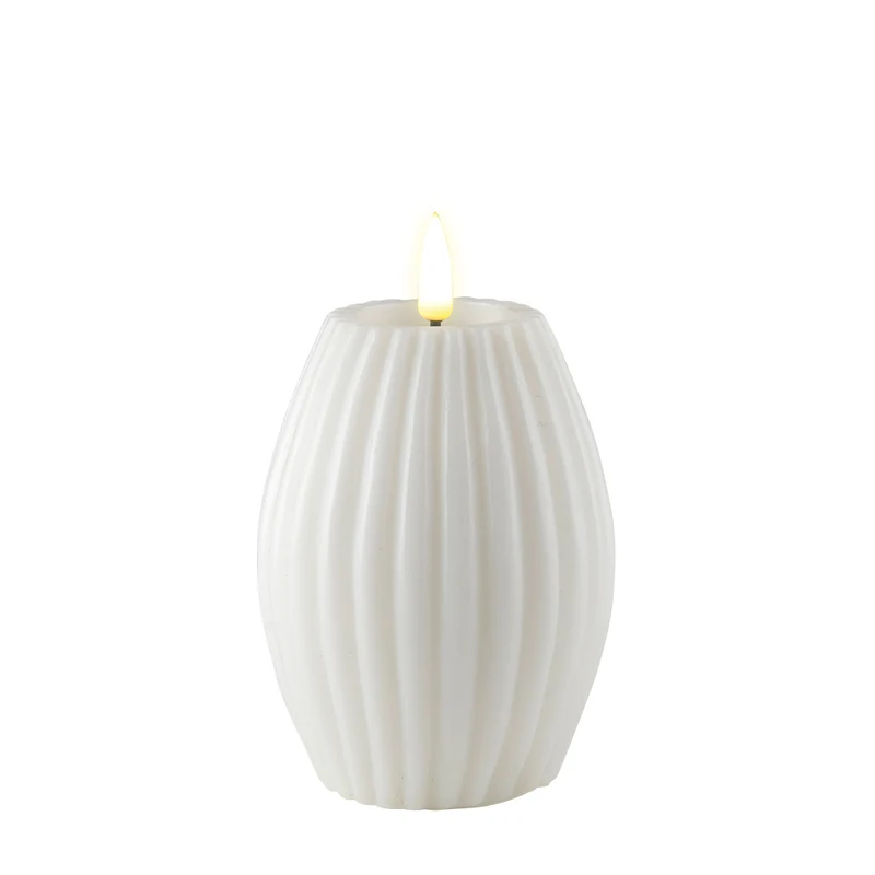 DELUXE gerillte LED Kerze Weiß 7,5 x 10 cm