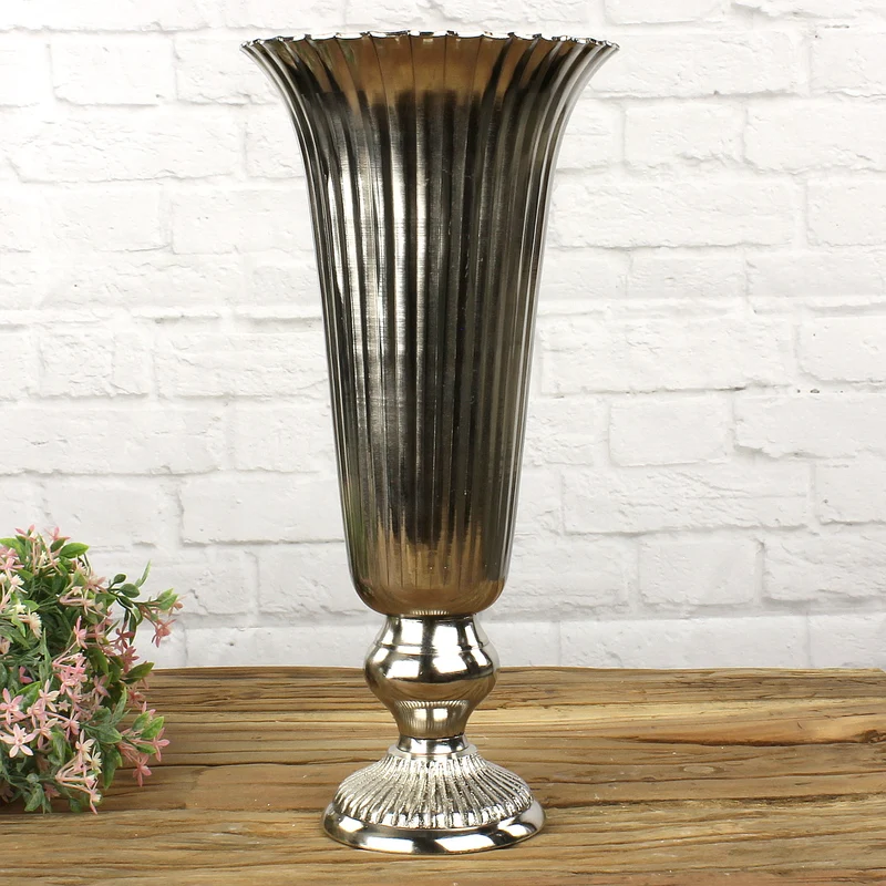 Kelchvase, gerillt, silber, aluminium