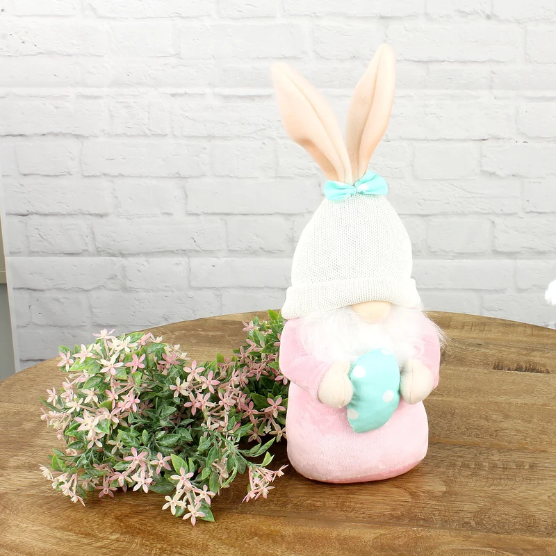 Osterhase Wichtel mit Ei