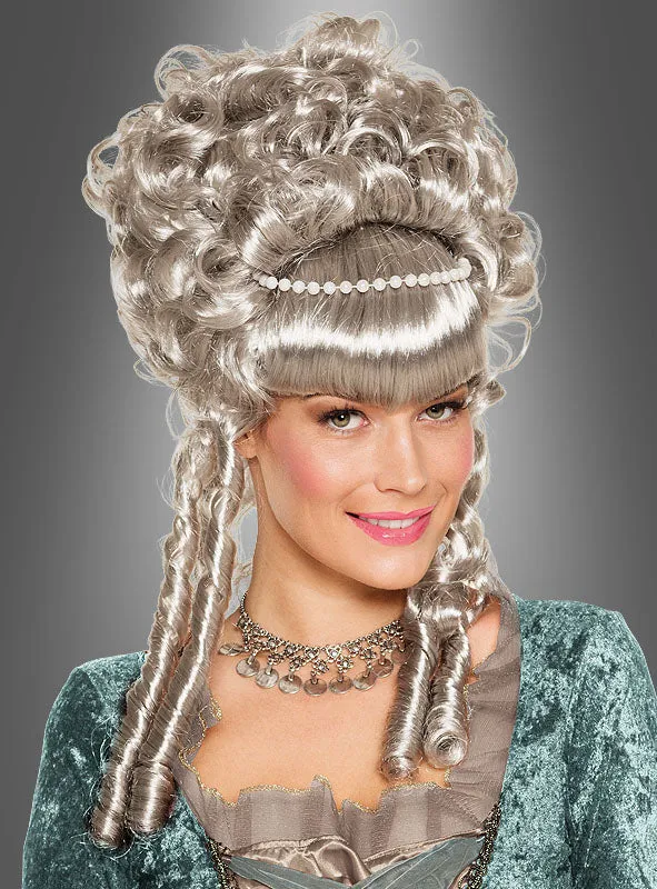 Graue Barockperücke mit Perlenschmuck