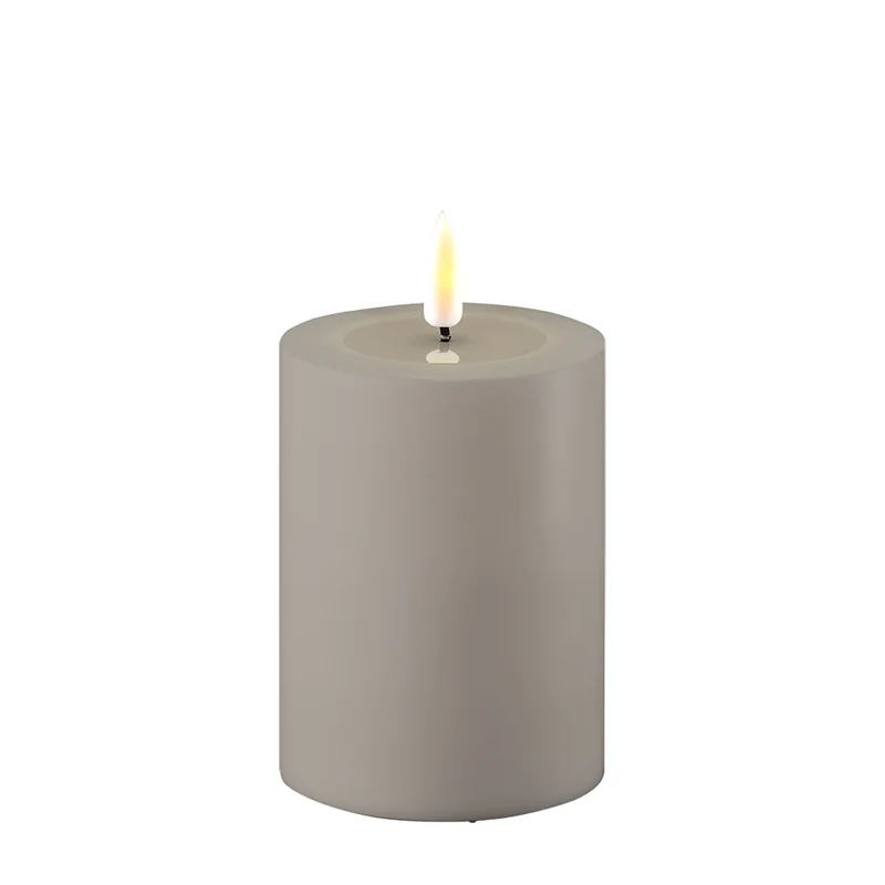 DELUXE LED Stumpenkerze Grau 7,5 x 10 cm Outdoor