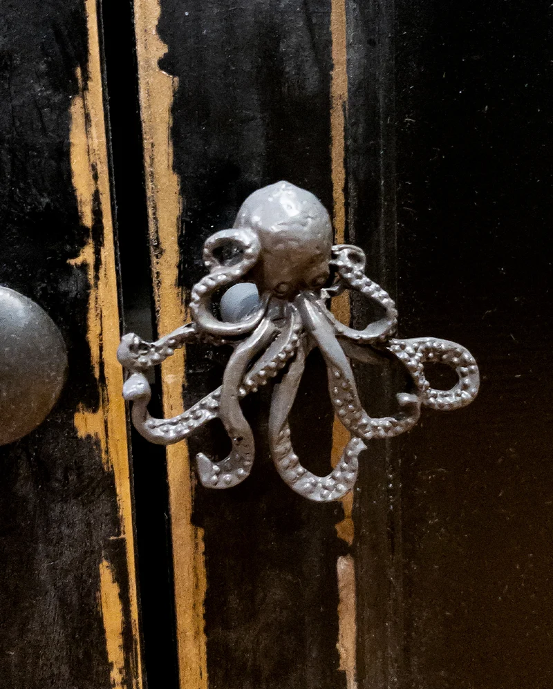 Grauer Oktopus Schubladenknauf