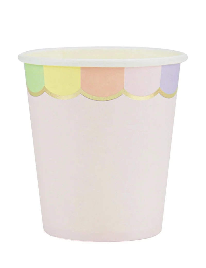 8 pastellrosa Wellenrand-Pappbecher 200 ml mit Regenbogenrändern