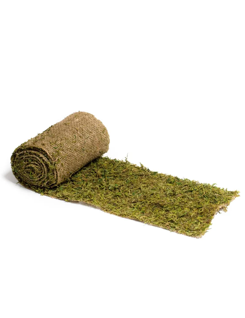Vegetaler Tischläufer aus weißem Stoff und Naturmoos 20 cm x 2 m