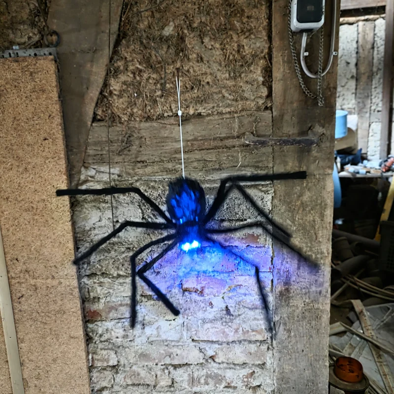 Animatronic Riesenspinne – 80 cm mit Bewegung, Licht & Sound