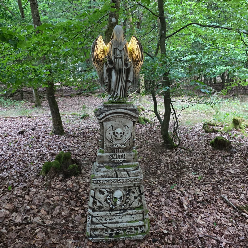 Gigantisches Grabmal mit Engel und Licht – 172 cm