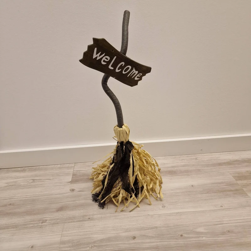 Animatronic Hexenbesen Scrubby