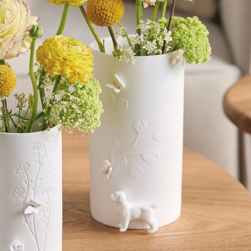 Räder Vase Hund stehend
