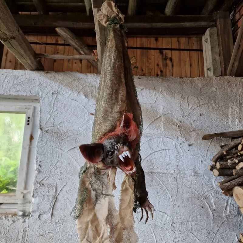 Horror Animatronic Fledermaus hängend