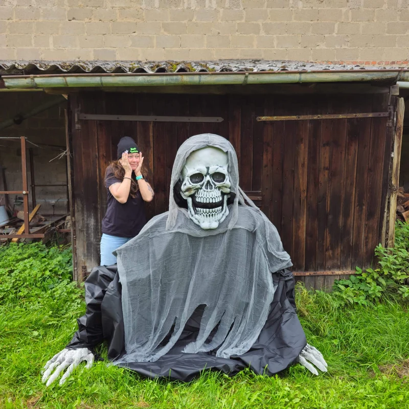 Halloween Skelett Groundbreaker mit Sound, Bewegung & leuchtenden Augen