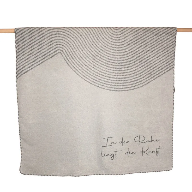 Nordic Wohndecke In der Ruhe liegt die Kraft beige