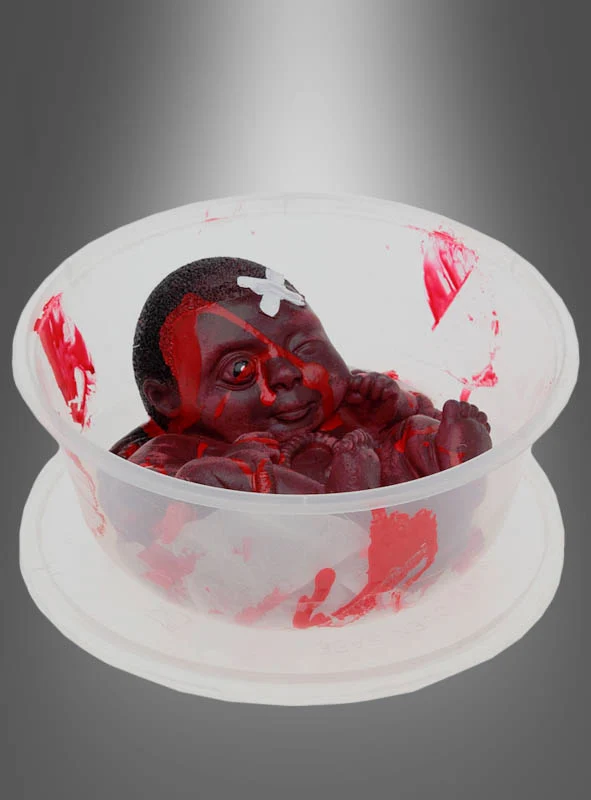 Blutiges Horror Baby in Schüssel