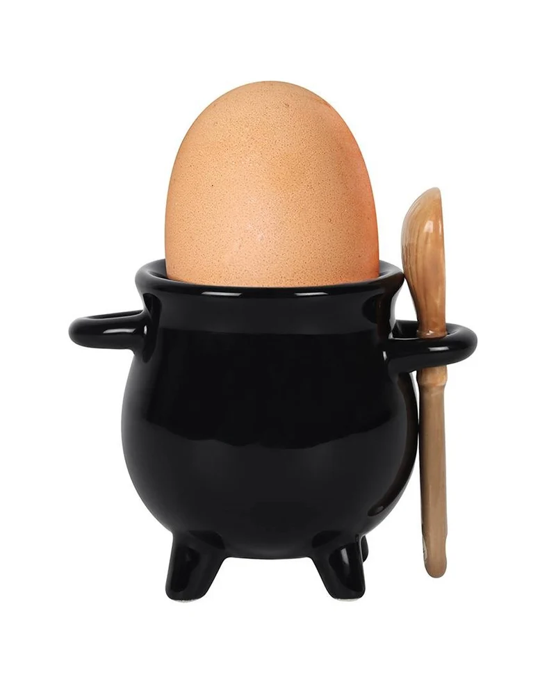 Hexenkessel mit Löffel als Eierbecher