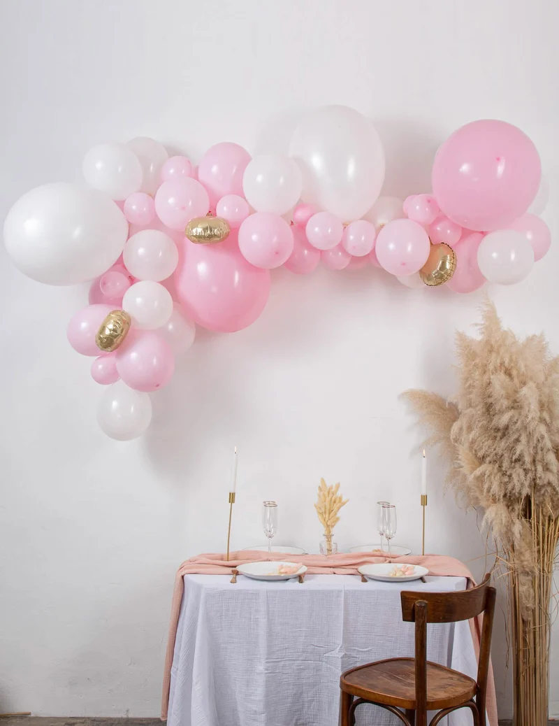 Kit Rosen-Weiß-Goldener Ballonbogen mit 57 Ballons