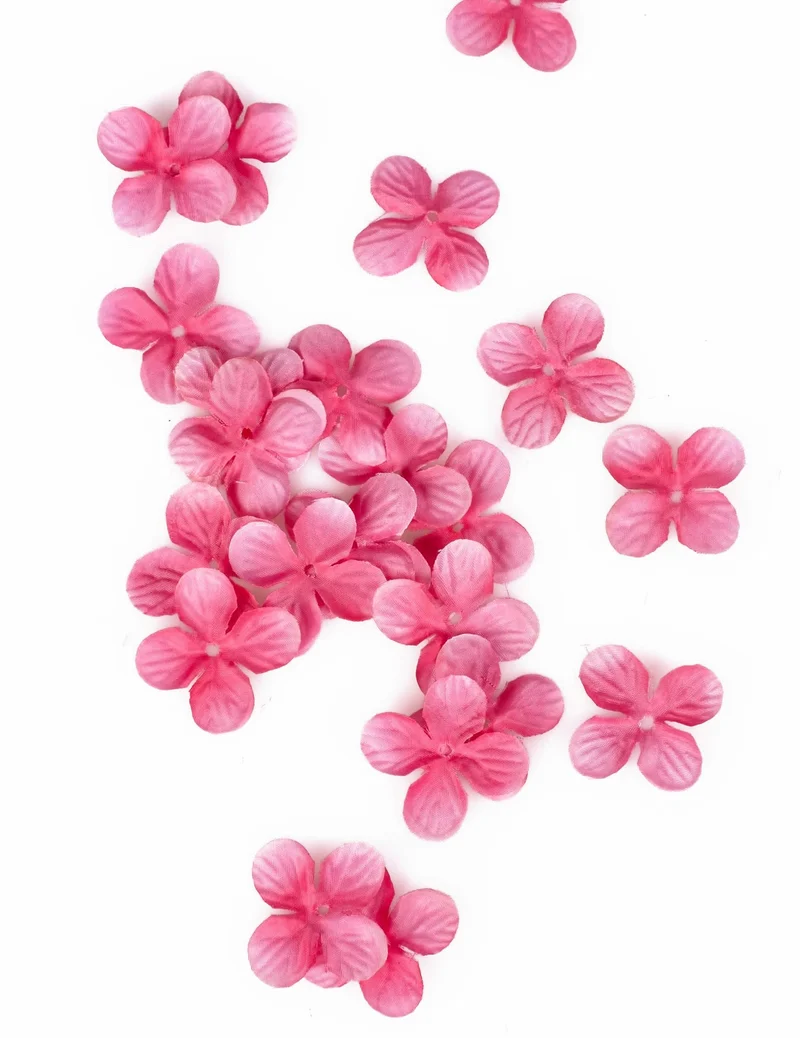 24 fuchsiafarbene Tischdekorationen Blütenblätter 3 cm aus Stoff