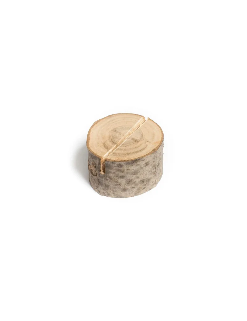 9 rustikale Holzscheiben-Tischkarten zwischen 2 und 4 cm