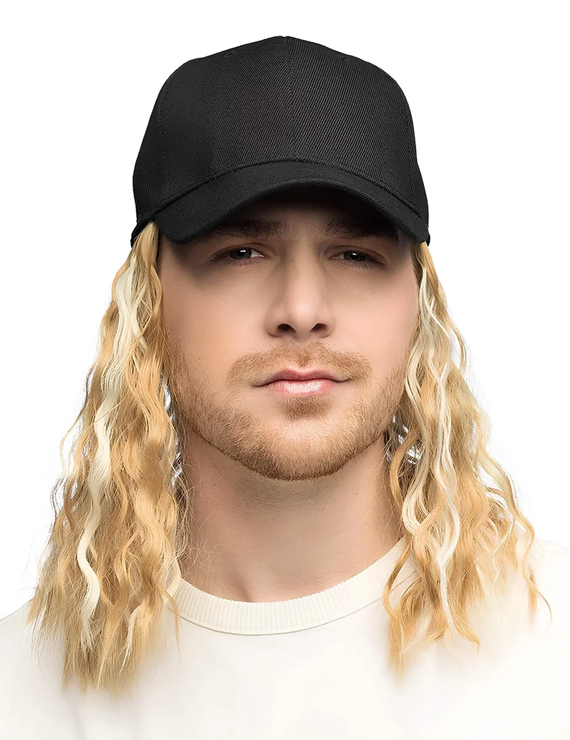 Kappe mit blonder Perücke