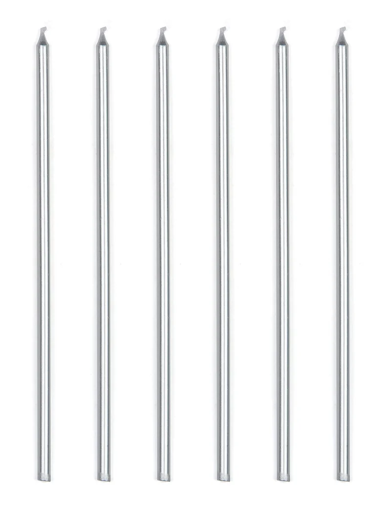 16 riesige metallic-silberne Kerzen 18 cm mit Kerzenhaltern
