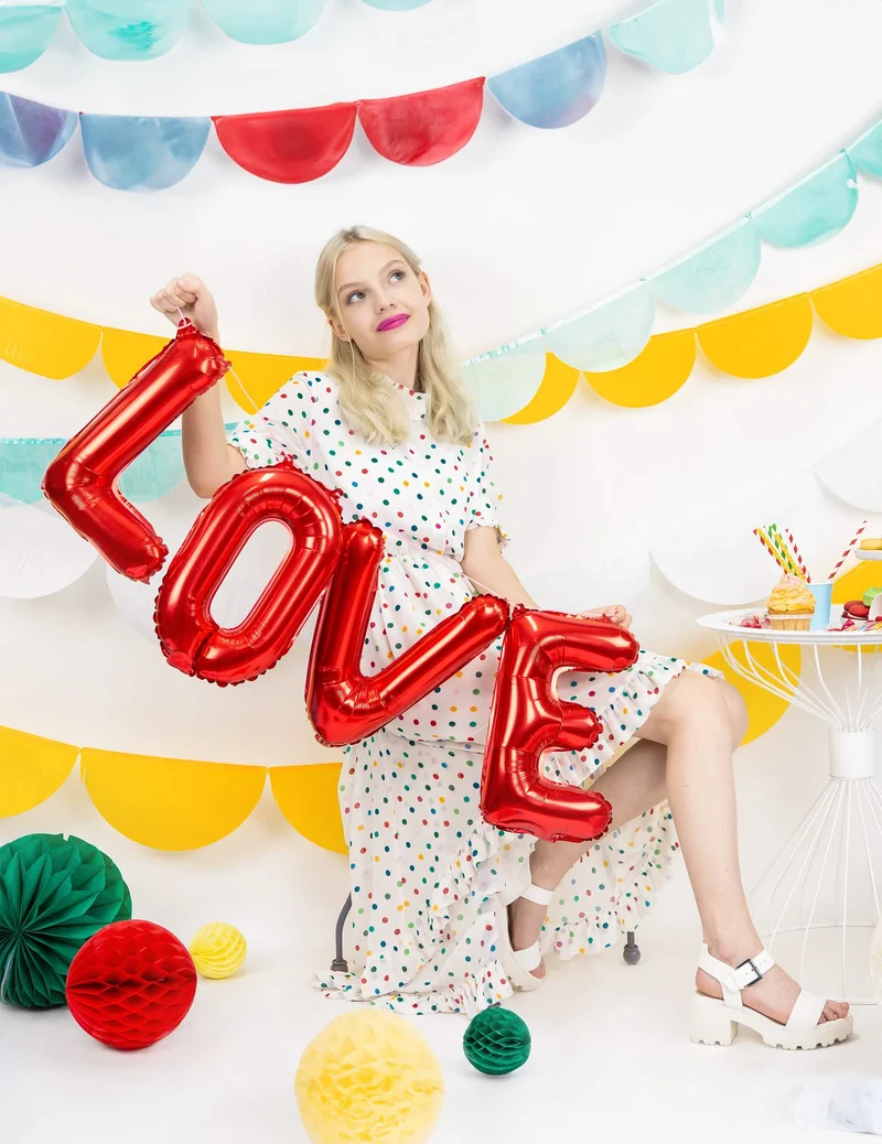 Roter "LOVE" Aluminiumbuchstaben-Ballon 140 x 35 cm für Hochzeit