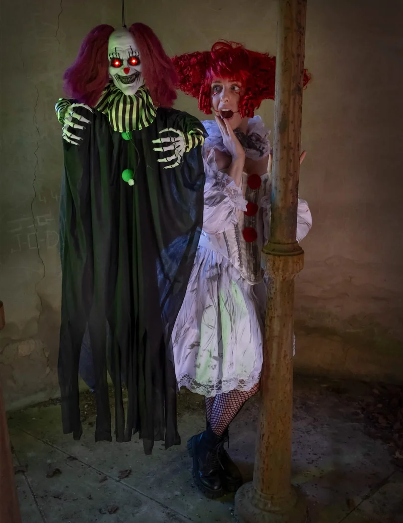 Animierte Deko Horror Clown hängend 130 cm