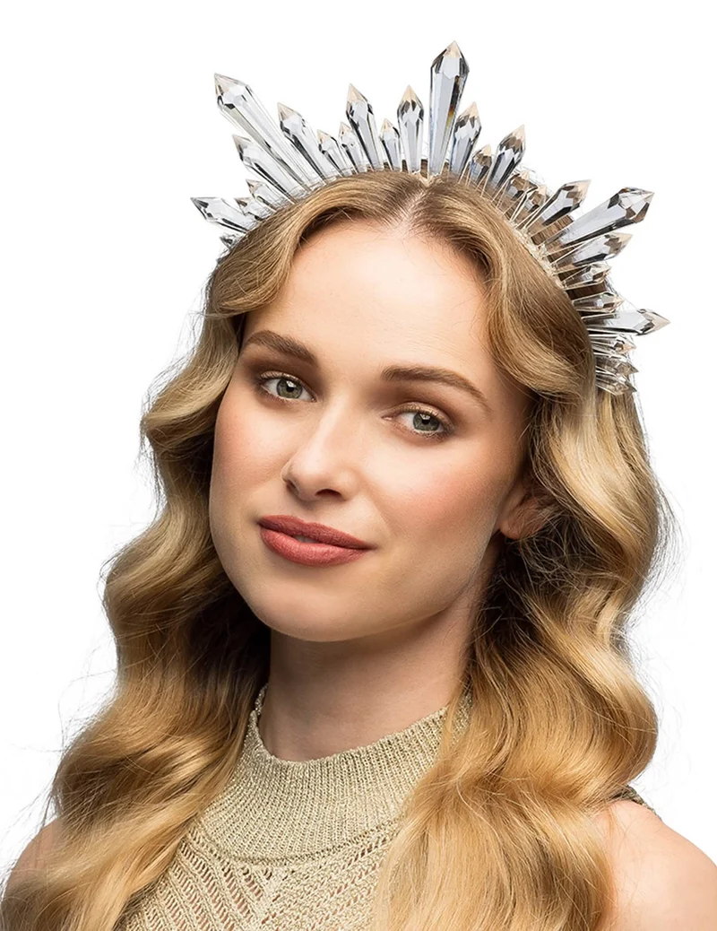 Tiara mit transparenten Kristallen verziert