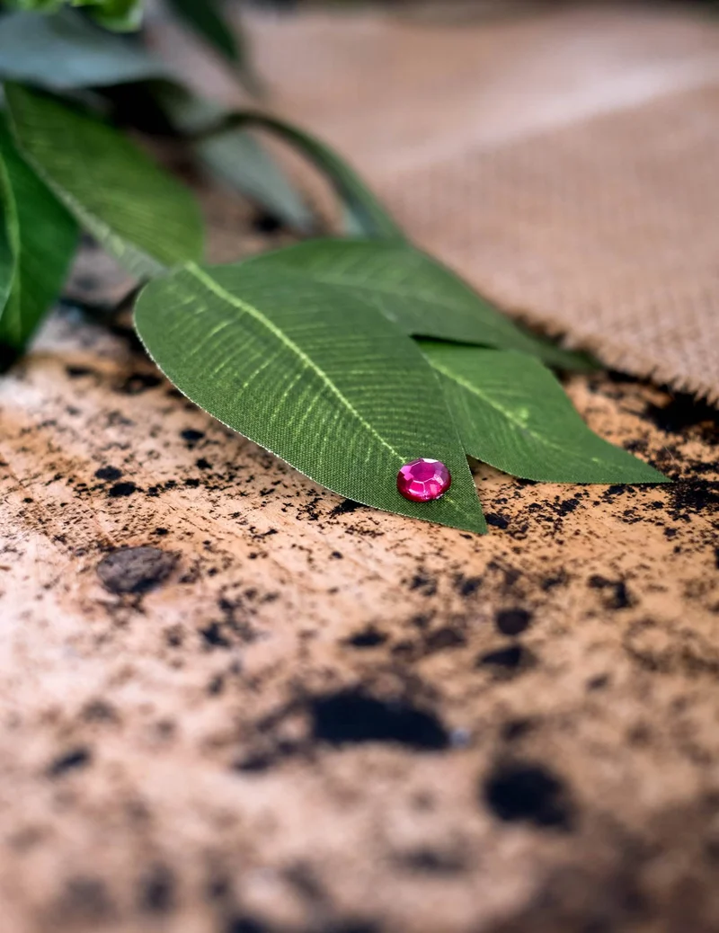 100 kleine runde fuchsia Tischkonfetti 0,6 cm für Geburtstag