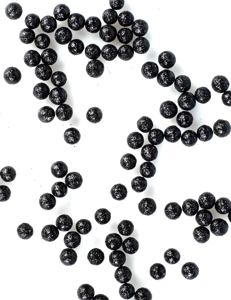 Mini schwarze Glitzerkugeln 8 mm 10 g, schicker Tischkonfetti