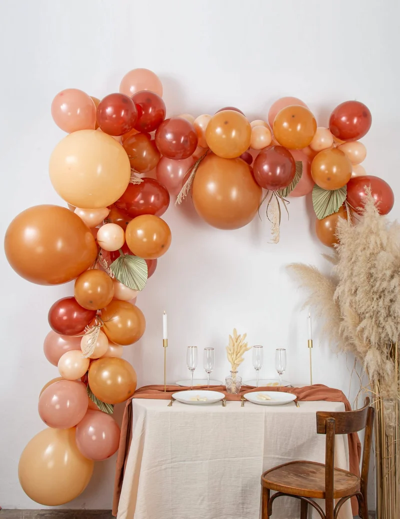 Boho Ballonbogen-Set mit 70 Ballons, Pampasgras und getrockneten Terrakotta-Blättern