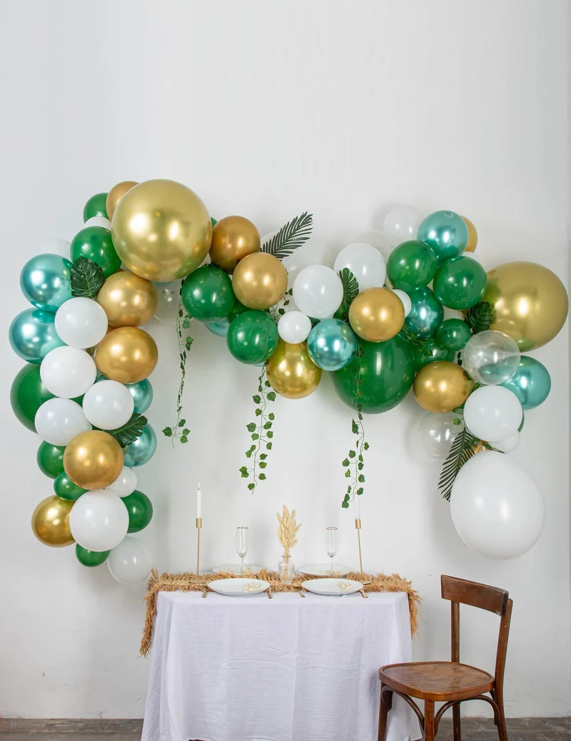 Tropisches Ballonbogen-Set mit 86 Ballons, Efeu, Palme und Monstera für schicke Partydekoration