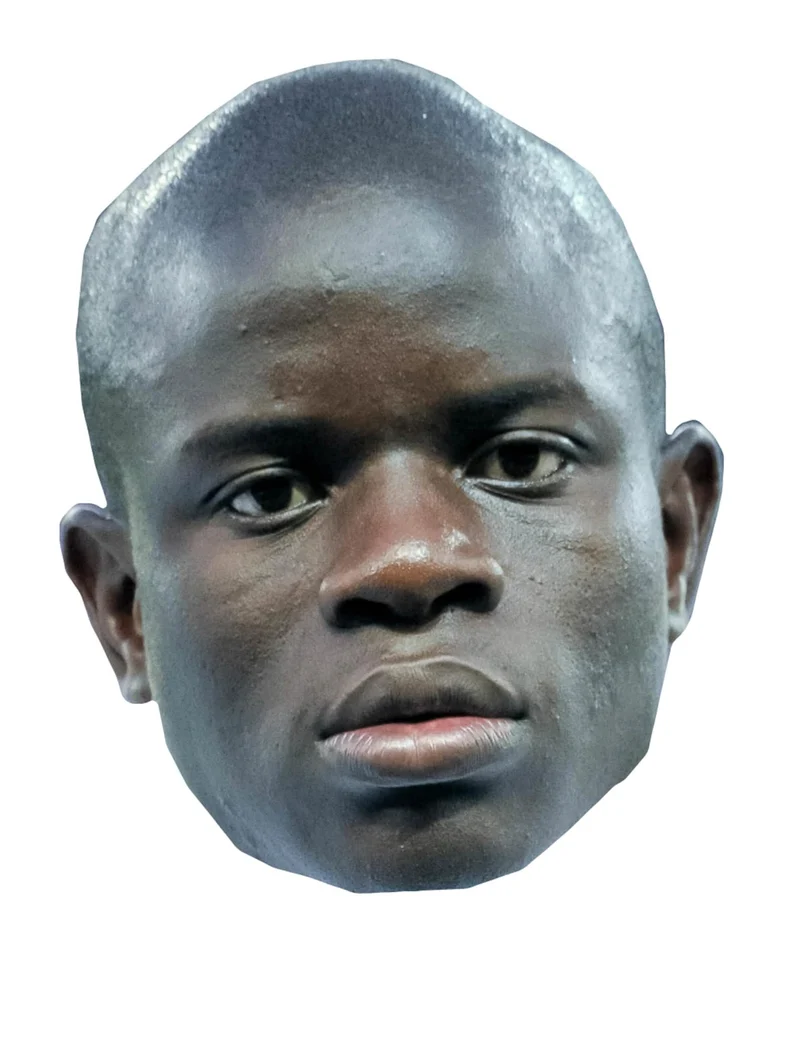 N'golo Kanté Pappmaske